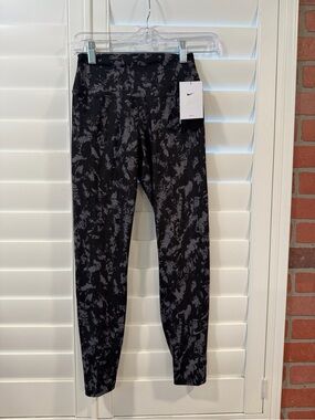 Nike Black and Gray Abstract Print Leggings